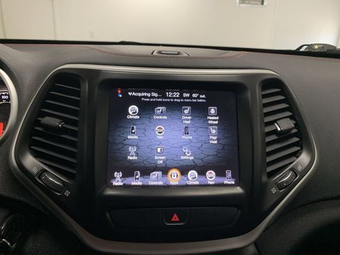 Used 2018 Jeep Cherokee Trailhawk w/ Cold Weather Group AWD/4WD image 31