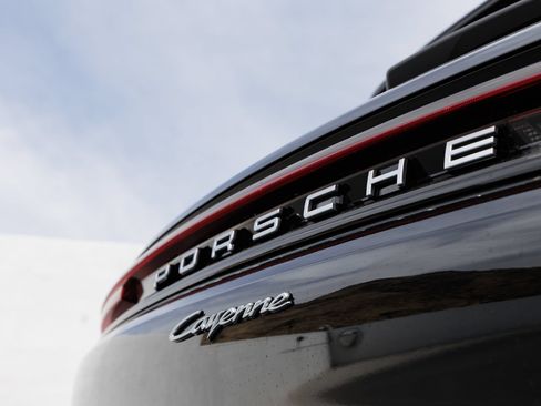 Certified 2025 Porsche Cayenne E-Hybrid AWD/4WD image 12