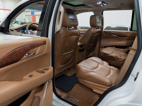 Used 2016 Cadillac Escalade Platinum AWD/4WD image 23