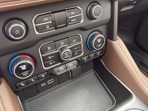 Used 2023 Chevrolet Tahoe High Country w/ LPO, Illumination Package image 33