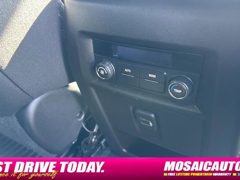 Used 2023 Chevrolet Traverse LT FWD image 21