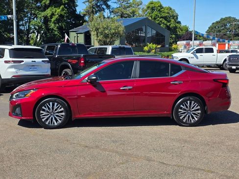 Used 2024 Nissan Altima 2.5 SV image 5
