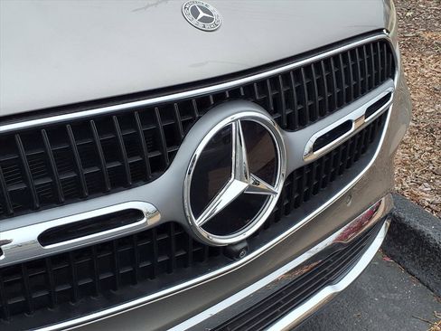 Used 2024 Mercedes-Benz GLC 300 4MATIC image 32