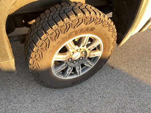 Used 2024 GMC Sierra 1500 AT4 w/ Technology Package image 12