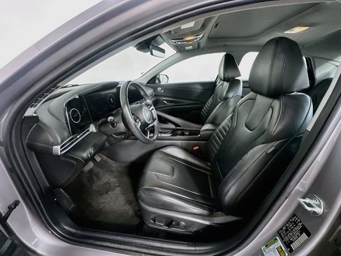 Used 2025 Hyundai Elantra Limited FWD image 13
