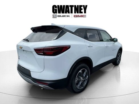 Used 2025 Chevrolet Blazer LT FWD image 3