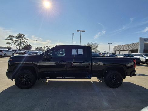 Used 2024 Chevrolet Silverado 2500 High Country w/ High Country Premium Package image 3