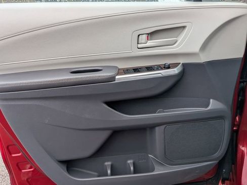 Used 2022 Toyota Sienna LE w/ LE Plus Package image 23