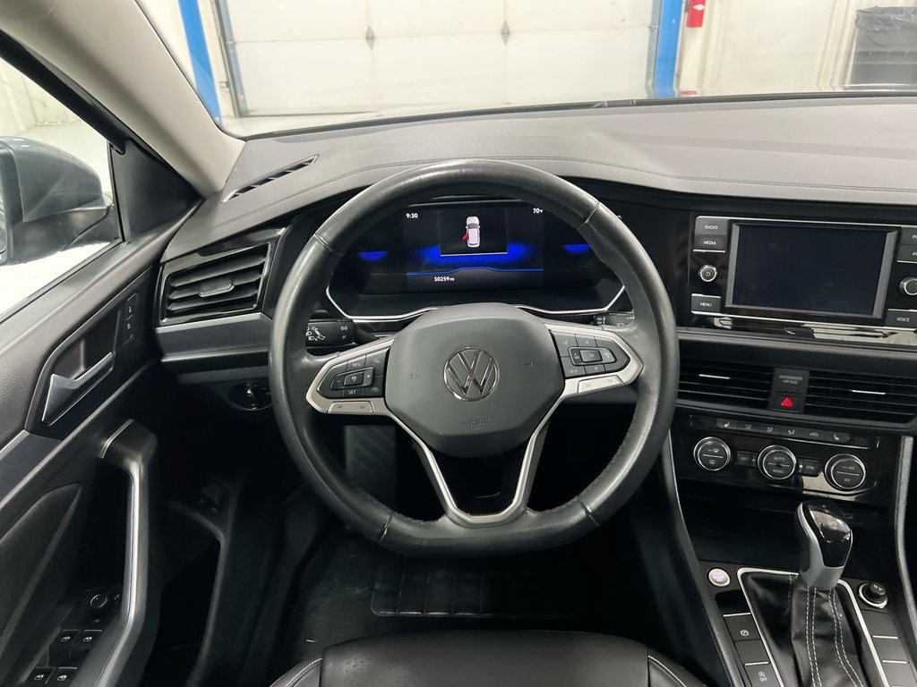 Used 2024 Volkswagen Jetta SE FWD image 11