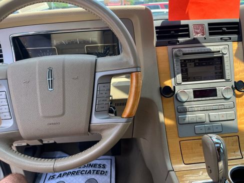 Used 2007 Lincoln Navigator Ultimate image 31