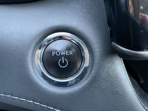 Used 2023 Toyota Highlander XLE AWD/4WD image 23