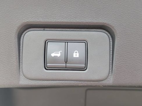 Used 2025 Nissan Rogue SV AWD/4WD image 32