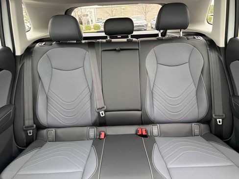 New 2026 Volkswagen Tiguan SE FWD image 29