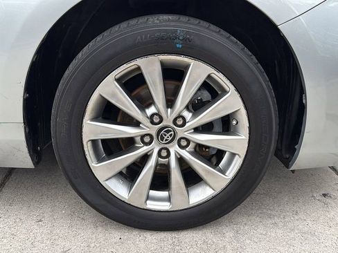 Used 2017 Toyota Camry XLE w/ Moonroof Package image 9