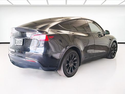 Used 2022 Tesla Model Y Long Range image 4