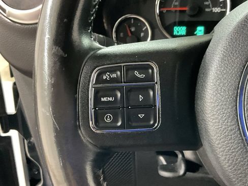 Used 2016 Jeep Wrangler Unlimited Sahara w/ Connectivity Group AWD/4WD image 9