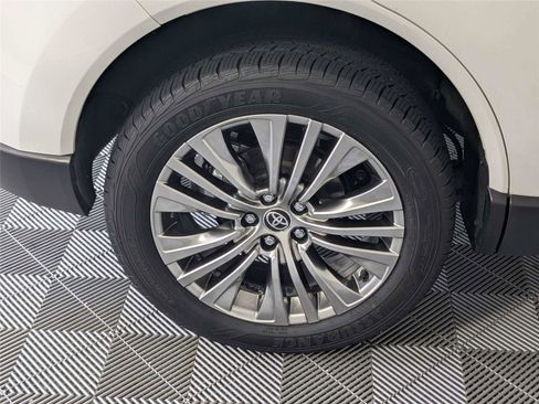 Used 2023 Toyota Venza Limited AWD/4WD image 10