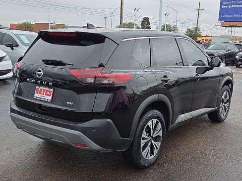 Used 2021 Nissan Rogue SV FWD image 4