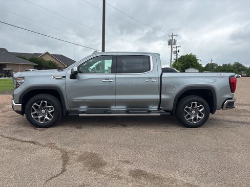 New 2026 GMC Sierra 1500 SLT image 2