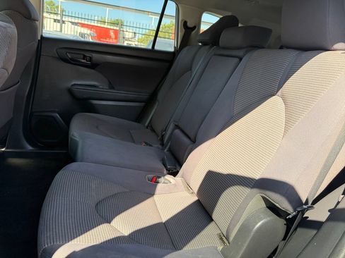 Used 2020 Toyota Highlander LE AWD/4WD image 27