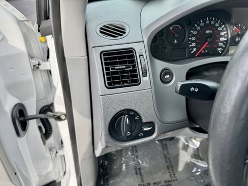 Used 2005 Ford Focus ZX4 Sedan FWD image 19