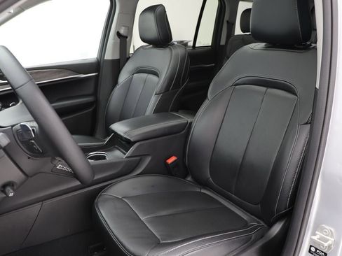 Used 2023 Jeep Grand Cherokee 30th Anniversary AWD/4WD image 17