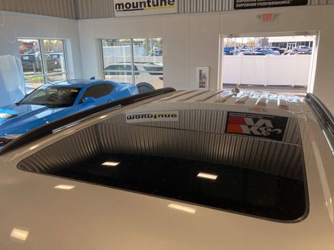 Used 2020 Ford Explorer XLT w/ Equipment Group 202A image 10