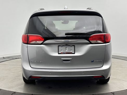 Used 2018 Chrysler Pacifica Limited w/ Advanced Safetytec Group FWD image 7