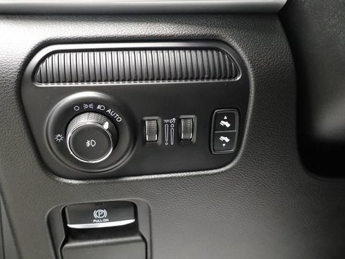 Certified 2024 Jeep Wagoneer Series II w/ Flexible Seating Group AWD/4WD image 32