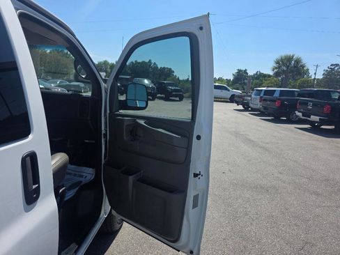 Used 2014 Chevrolet Express 2500 image 8