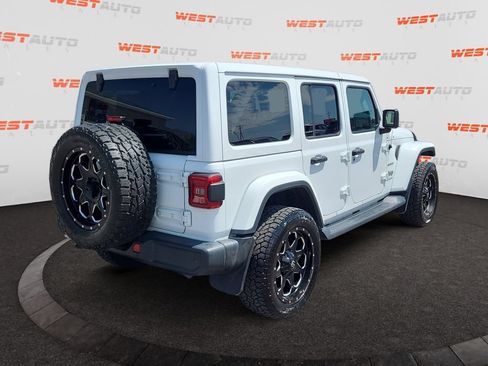 Used 2018 Jeep Wrangler Unlimited Sahara w/ Uconnect 4C Nav & Sound Group AWD/4WD image 5