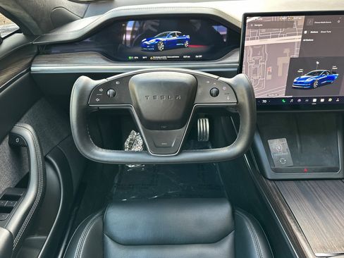 Used 2023 Tesla Model S Standard Range image 17