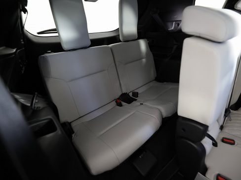 Used 2025 Mitsubishi Outlander AWD image 12