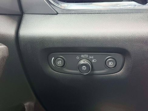 Used 2018 Chevrolet Traverse LT FWD image 18