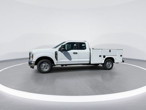New 2026 Ford F250 XL w/ XL Chrome Package image 4