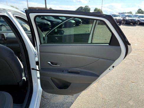 Used 2022 Hyundai Elantra SEL w/ Winter Weather Package image 38