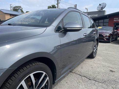 Used 2016 Volkswagen Golf Limited Edition image 10