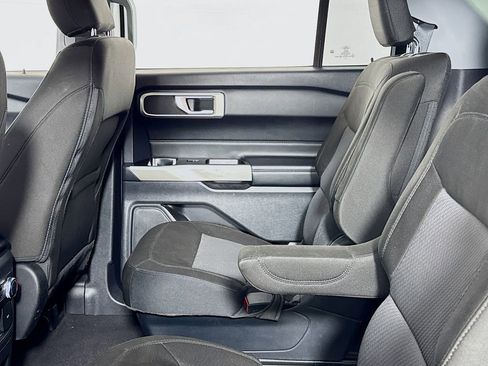 Used 2022 Ford Explorer XLT image 11