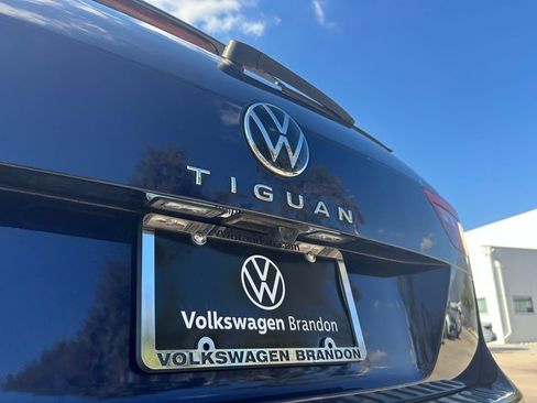 Used 2023 Volkswagen Tiguan SE image 45
