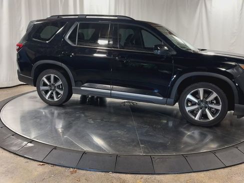 Certified 2023 Honda Pilot Touring image 3