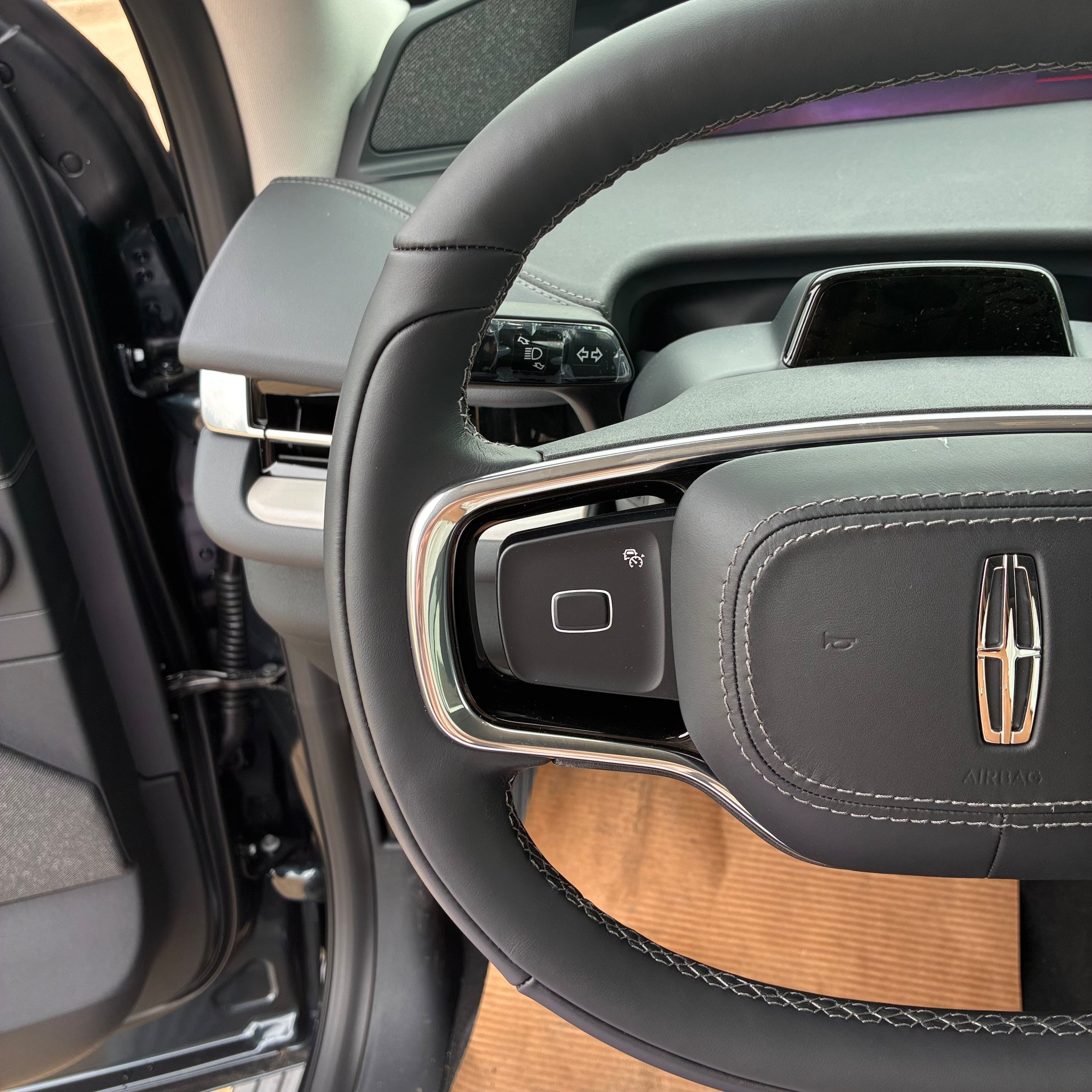 New 2025 Lincoln Navigator Reserve AWD/4WD image 14