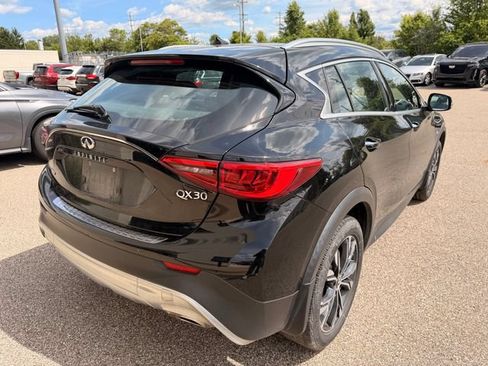 Used 2018 INFINITI QX30 Premium w/ Cargo Package AWD/4WD image 6