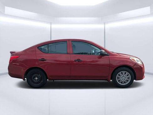 Used 2014 Nissan Versa S Plus FWD image 2