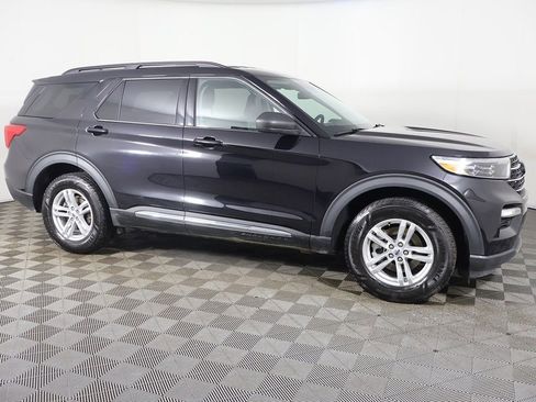 Used 2021 Ford Explorer XLT w/ Equipment Group 202A AWD/4WD image 17