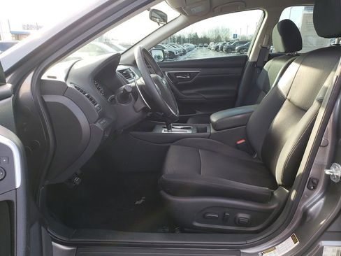 Used 2016 Nissan Altima 2.5 SR w/ LED Appearance Package image 10
