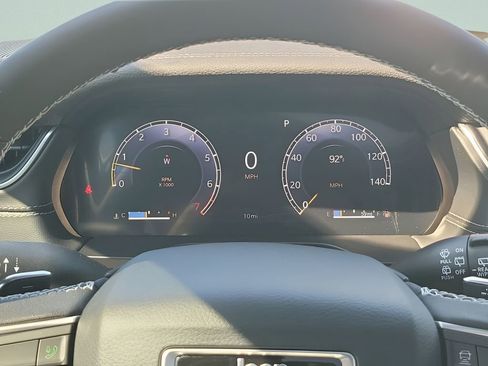 New 2025 Jeep Grand Cherokee Limited w/ Luxury Tech Group II AWD/4WD image 38