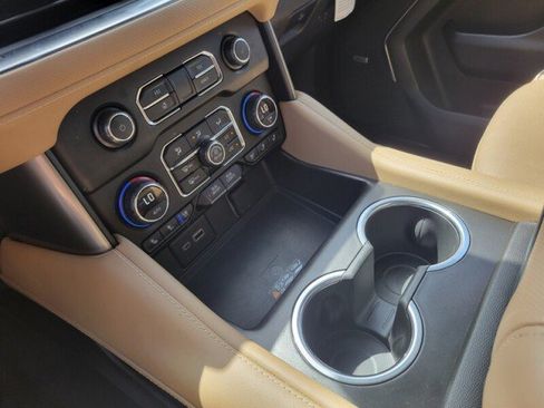 Used 2024 Chevrolet Tahoe Premier RWD image 24