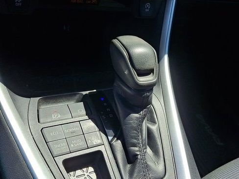 Used 2019 Toyota RAV4 LE AWD/4WD image 15