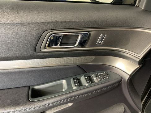 Used 2019 Ford Explorer XLT w/ Equipment Group 202A FWD image 14