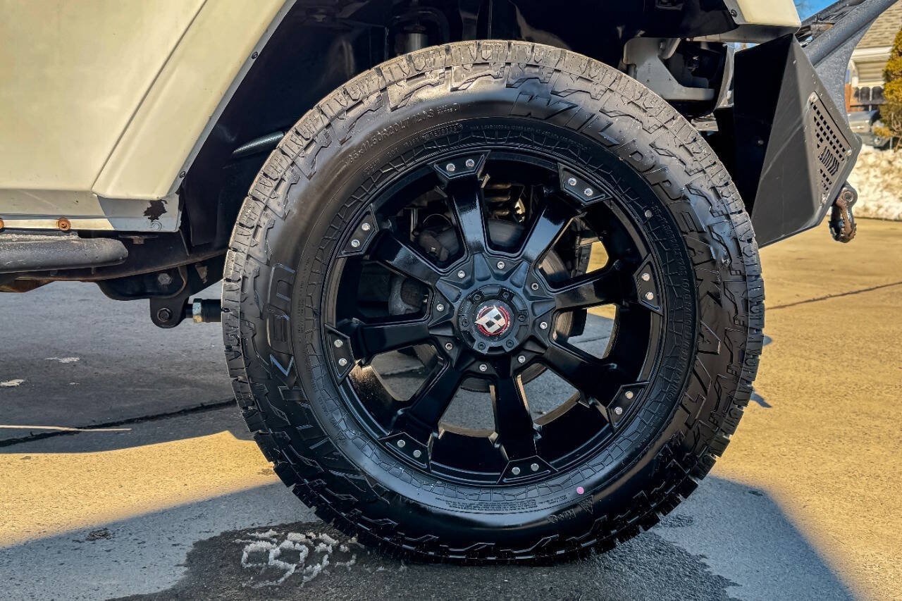 Used 2014 Jeep Wrangler Unlimited Sahara w/ Dual Top Group AWD/4WD image 13